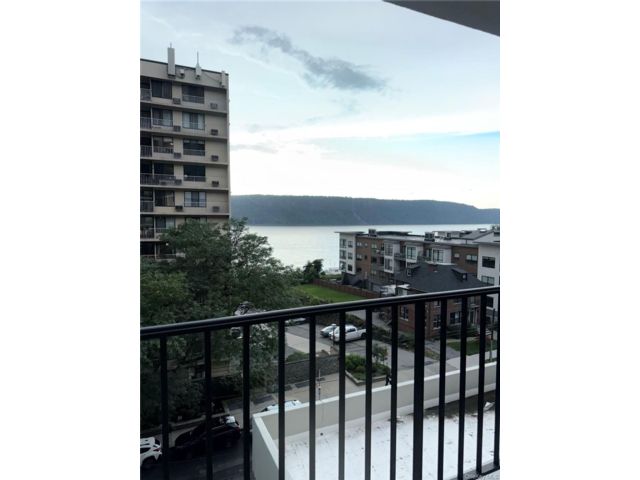  2 BR,  1.00 BTH &nbsp;Mid rise style home in Yonkers