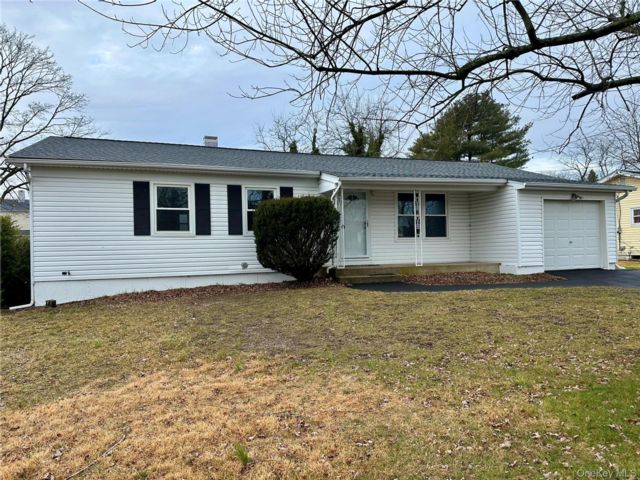  3 BR,  1.00 BTH &nbsp;Ranch style home in Port Jefferson Station