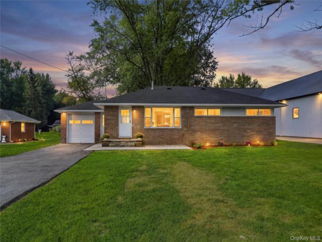  3 BR,  2.00 BTH &nbsp;Ranch style home in Montgomery