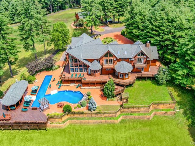 12 BR, 11.00 BTH &nbsp;Includes legal  style home in Monticello