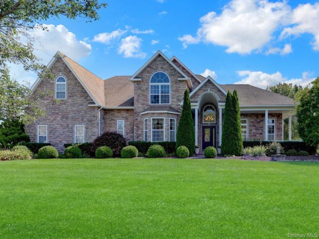  5 BR,  4.00 BTH &nbsp;Post modern style home in Shoreham