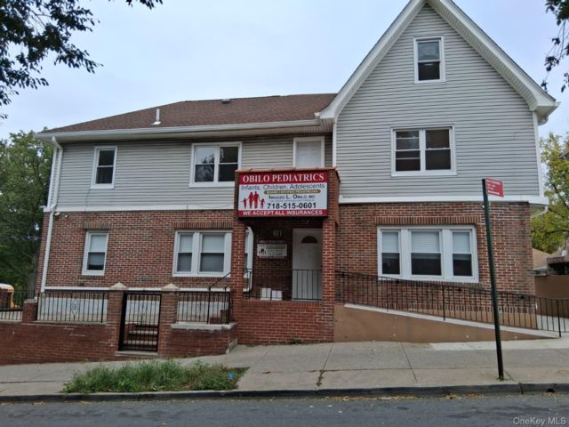  5 BR,  2.00 BTH &nbsp;Contemporary style home in Wakefield