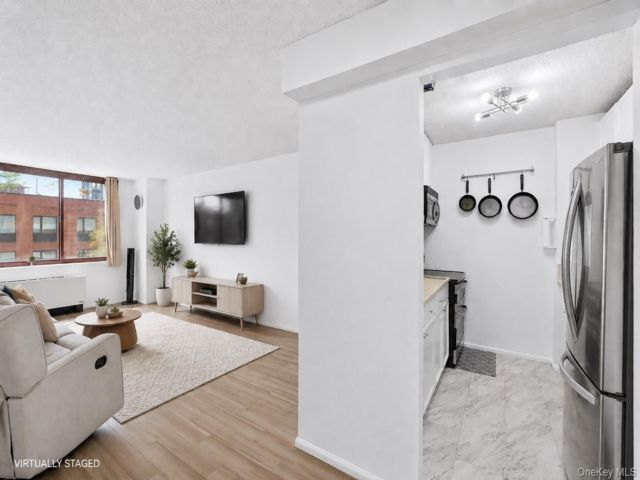  1 BR,  1.00 BTH &nbsp;High rise style home in Long Island City