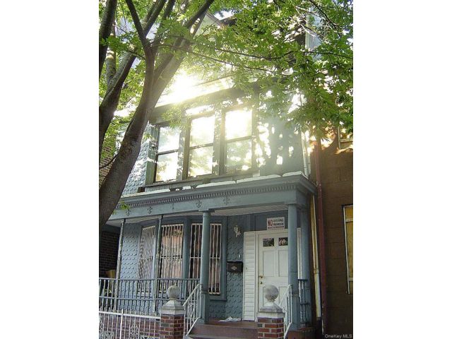 7 BR,  4.00 BTH &nbsp;Victorian style home in Clinton Hill