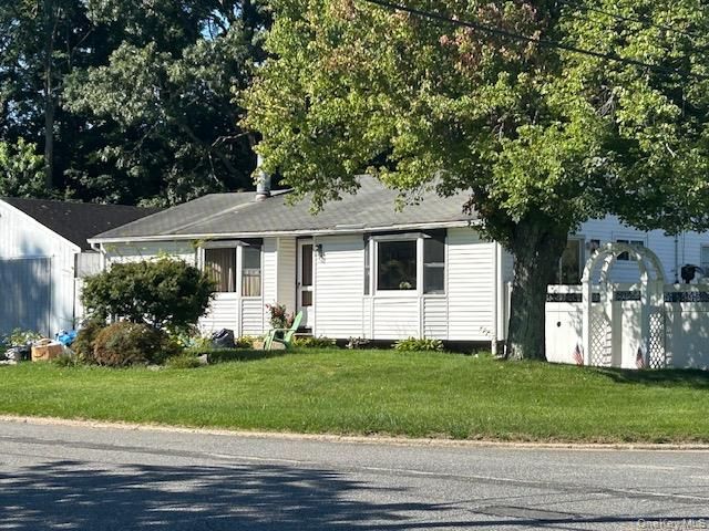 [Selden Real Estate, listing number 7333997]