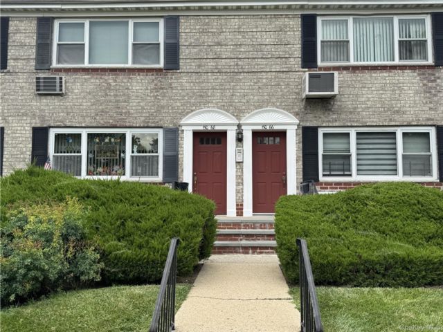  2 BR,  1.00 BTH &nbsp;Garden style home in Flushing