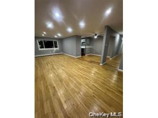 [PHOTO]