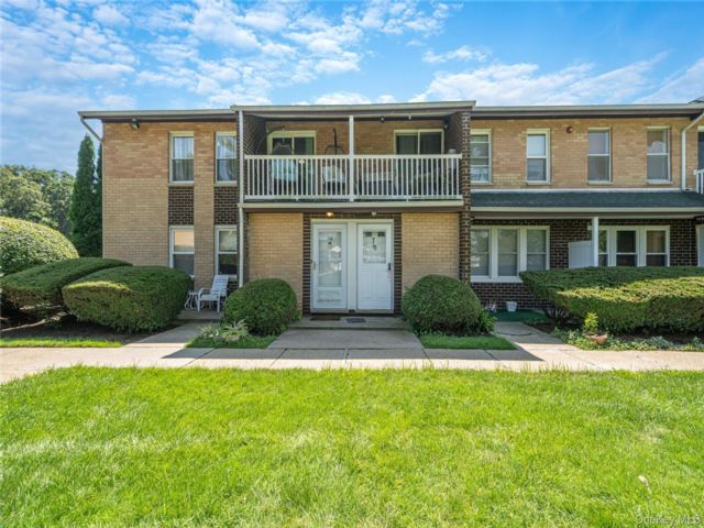[Middle Island Real Estate, listing number 7334043]