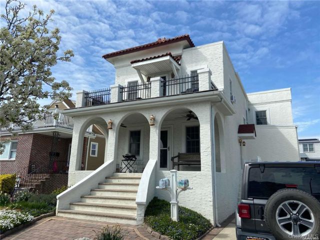  2 BR,  1.00 BTH &nbsp;Includes legal  style home in Long Beach