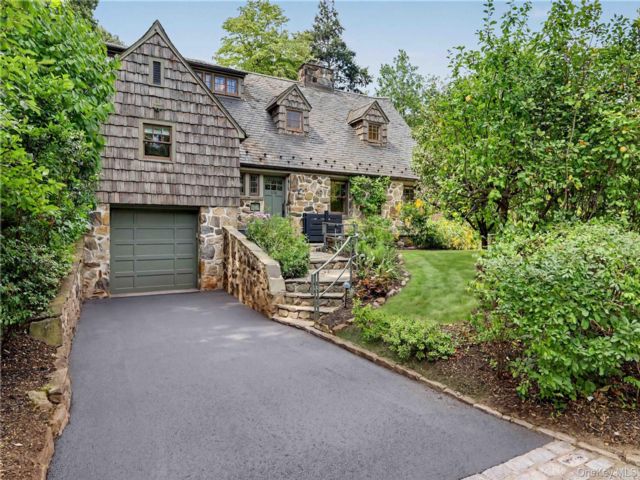  5 BR,  3.00 BTH &nbsp;Craftsman style home in New Rochelle