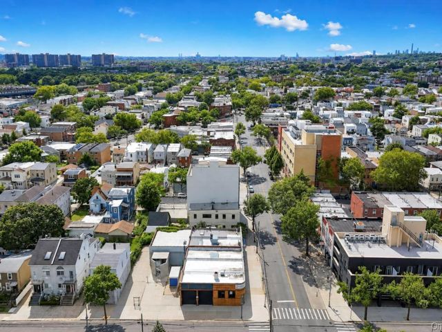 Studio,  0.00 BTH &nbsp;Commercial style home in Ozone Park