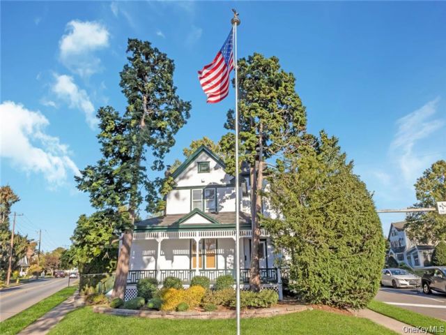 3 BR,  1.00 BTH &nbsp;Victorian style home in Farmingdale