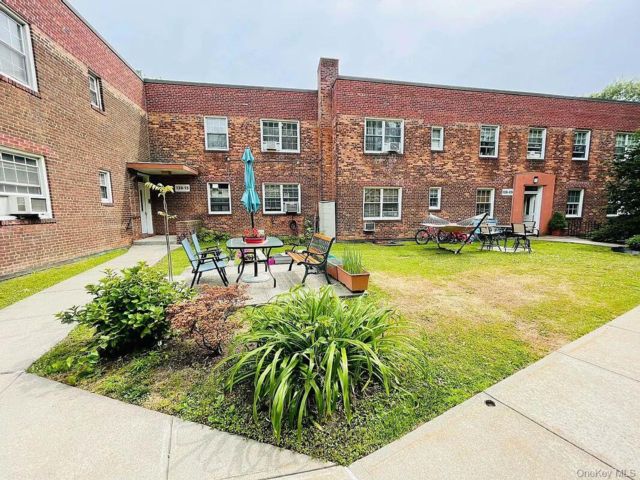  1 BR,  1.00 BTH &nbsp;Other style home in Kew Garden Hills