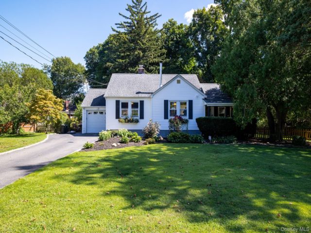  3 BR,  2.00 BTH &nbsp;Ranch style home in Huntington Station