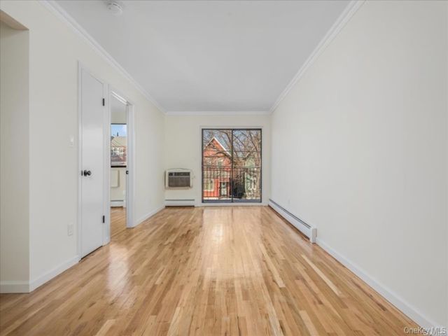  3 BR,  2.00 BTH &nbsp;Includes legal  style home in Middle Village