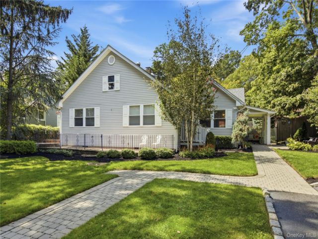  4 BR,  2.00 BTH &nbsp;Ranch style home in Sound Beach