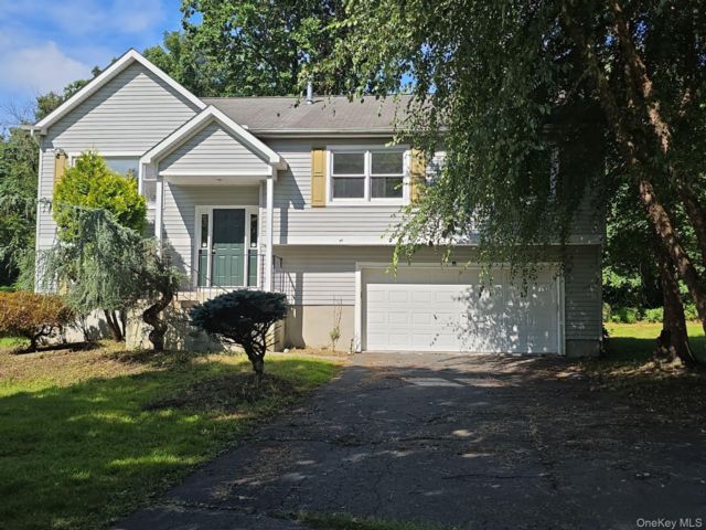  6 BR,  3.00 BTH &nbsp;Hi ranch style home in New City