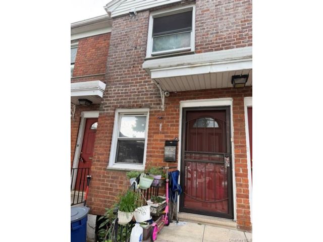  2 BR,  1.00 BTH &nbsp;Other style home in Flushing