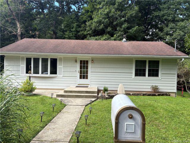  3 BR,  1.00 BTH &nbsp;Ranch style home in New Windsor