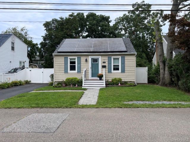  2 BR,  1.00 BTH &nbsp;Ranch style home in Patchogue