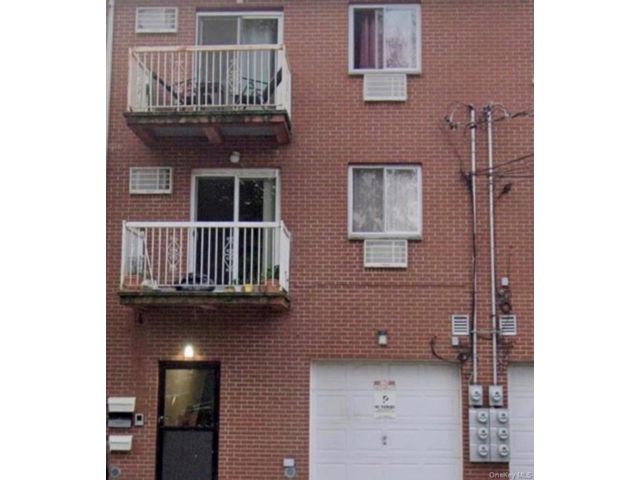 3 BR,  2.00 BTH &nbsp;Other style home in Middle Village