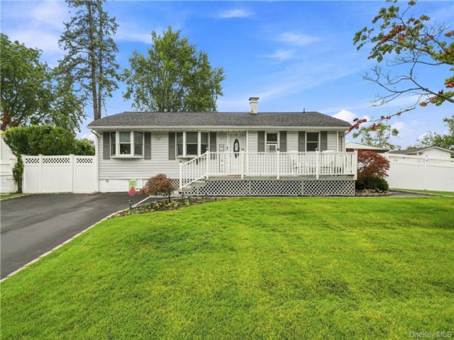 [Selden Real Estate, listing number 7334301]