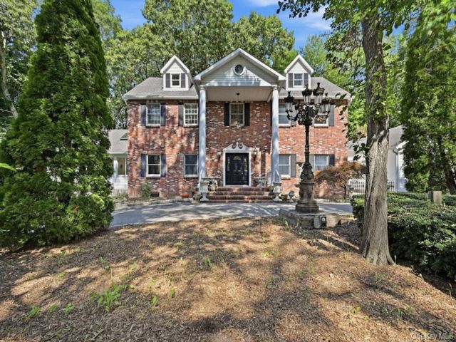  4 BR,  3.00 BTH &nbsp;Colonial style home in Calverton