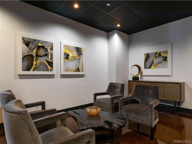 [PHOTO]