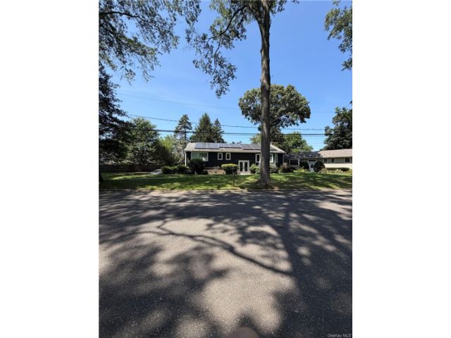  4 BR,  2.00 BTH &nbsp;Hi ranch style home in Huntington