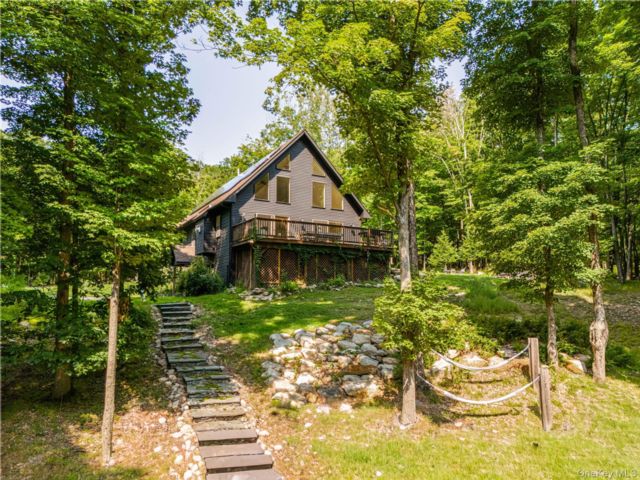  3 BR,  4.00 BTH &nbsp;Chalet style home in Bloomingburg