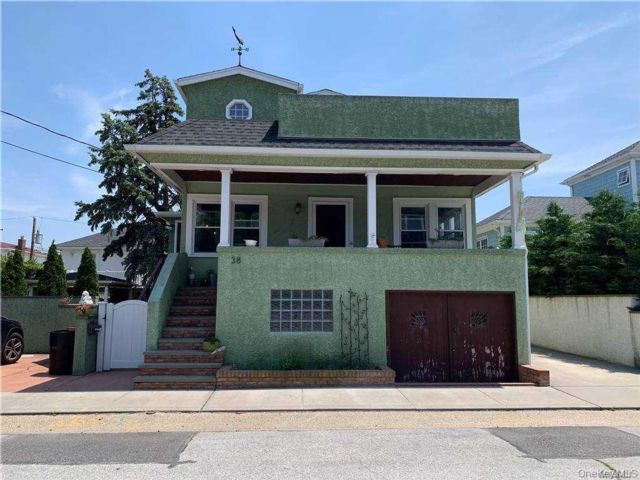  1 BR,  1.00 BTH &nbsp;A-frame style home in East Atlantic Beach