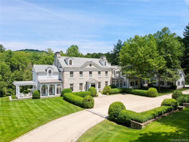  6 BR,  9.00 BTH &nbsp;Colonial style home in Bedford Hills