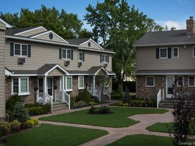  2 BR,  2.00 BTH &nbsp;Other style home in Babylon