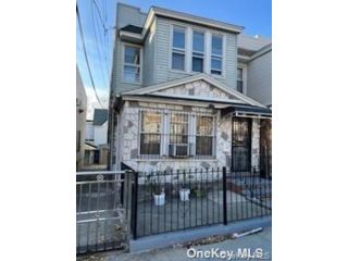 3 BR,  2.00 BTH &nbsp;Colonial style home in Hollis