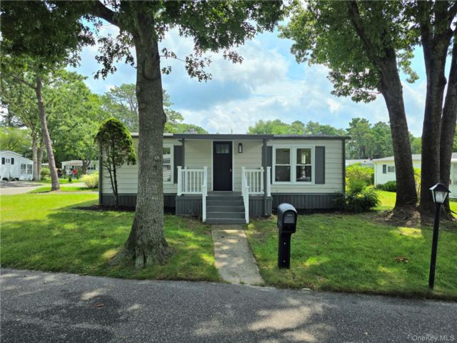  2 BR,  1.00 BTH &nbsp;Other style home in Riverhead