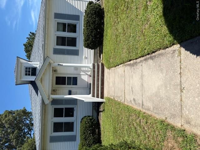  3 BR,  2.00 BTH &nbsp;Ranch style home in Riverhead