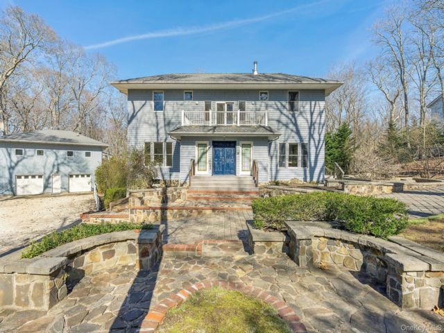  6 BR,  6.00 BTH &nbsp;Colonial style home in Shelter Island Heights