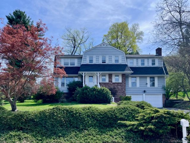  4 BR,  3.00 BTH &nbsp;Colonial style home in Tarrytown