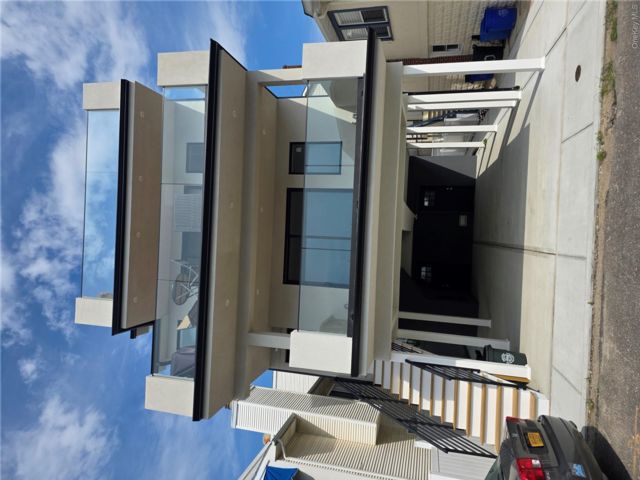  2 BR,  1.00 BTH &nbsp;A-frame style home in Long Beach