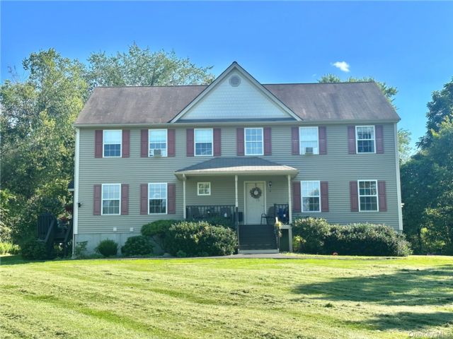  3 BR,  2.00 BTH &nbsp;Colonial style home in Wallkill