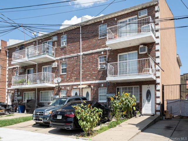 11 BR,  4.00 BTH &nbsp;House style home in Queens Village