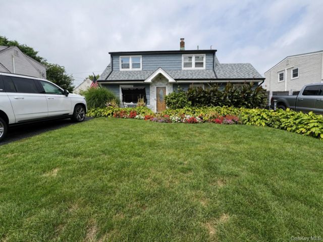  3 BR,  1.00 BTH &nbsp;Cape cod style home in Levittown