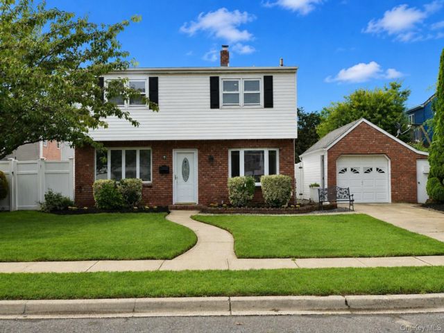 [Levittown Real Estate, listing number 7335012]