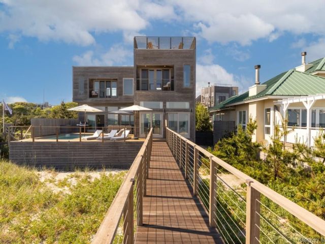  3 BR,  4.00 BTH &nbsp;Modern style home in Fire Island Pines