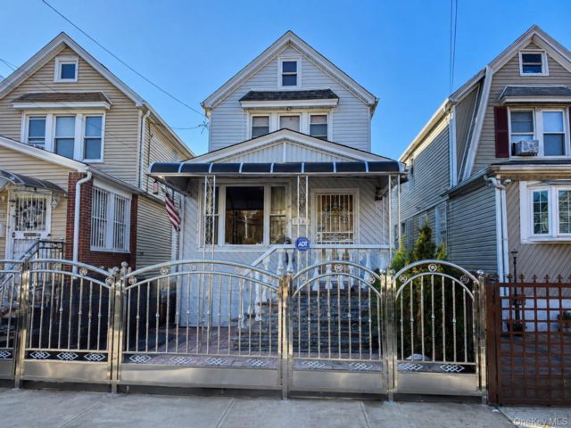  3 BR,  2.00 BTH &nbsp;Colonial style home in Hollis