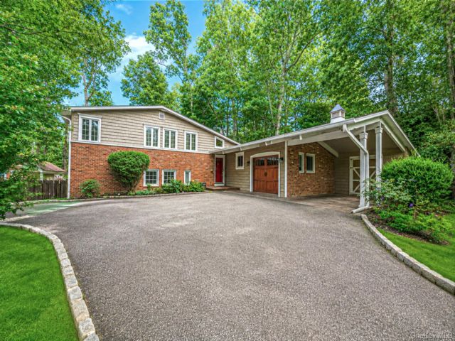  4 BR,  3.00 BTH &nbsp;Split level style home in East Norwich