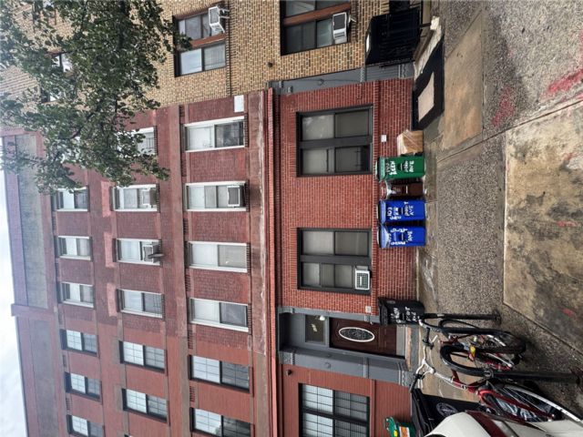 Studio,  0.00 BTH &nbsp;Mid rise style home in Greenpoint