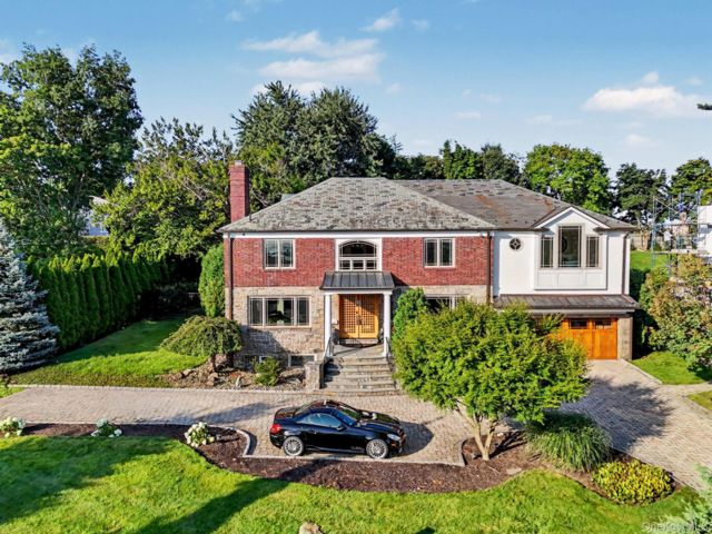  5 BR,  7.00 BTH &nbsp;Colonial style home in New Rochelle