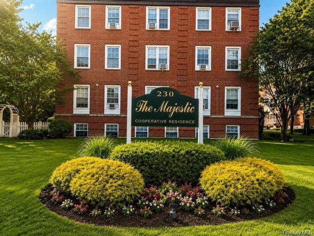  1 BR,  1.00 BTH &nbsp;Other style home in Lawrence
