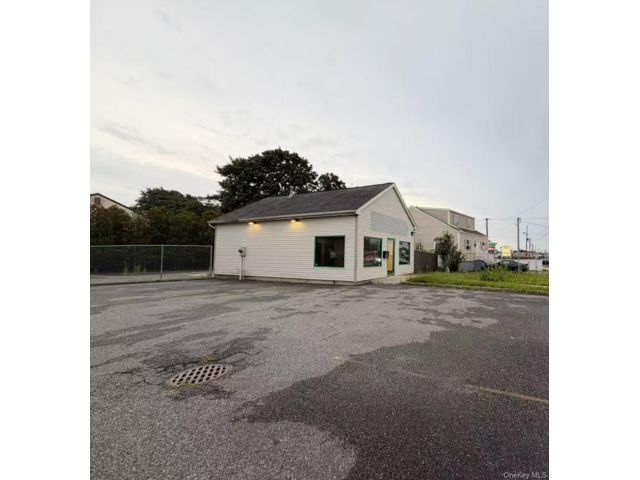Studio,  0.00 BTH &nbsp;House style home in Lindenhurst